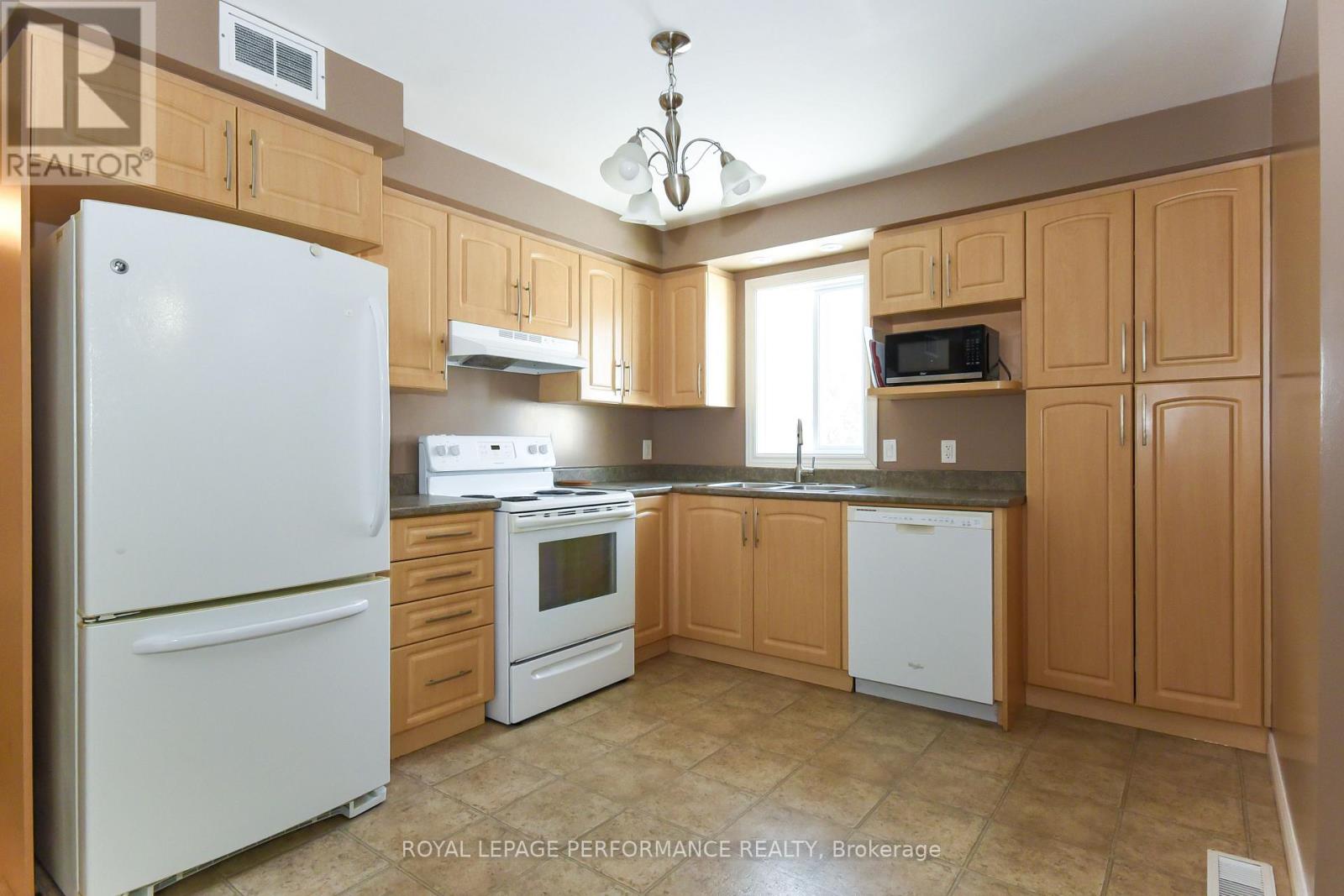 35, 35a And 37 Cloverloft Court, Ottawa, Ontario  K2S 1T3 - Photo 20 - X12811134