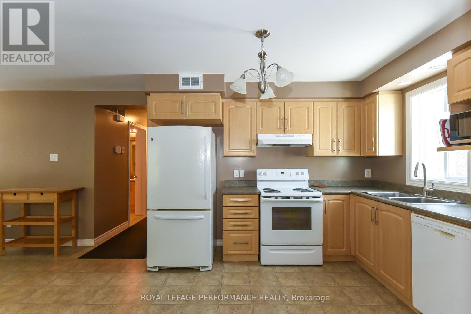 35, 35a And 37 Cloverloft Court, Ottawa, Ontario  K2S 1T3 - Photo 21 - X12811134