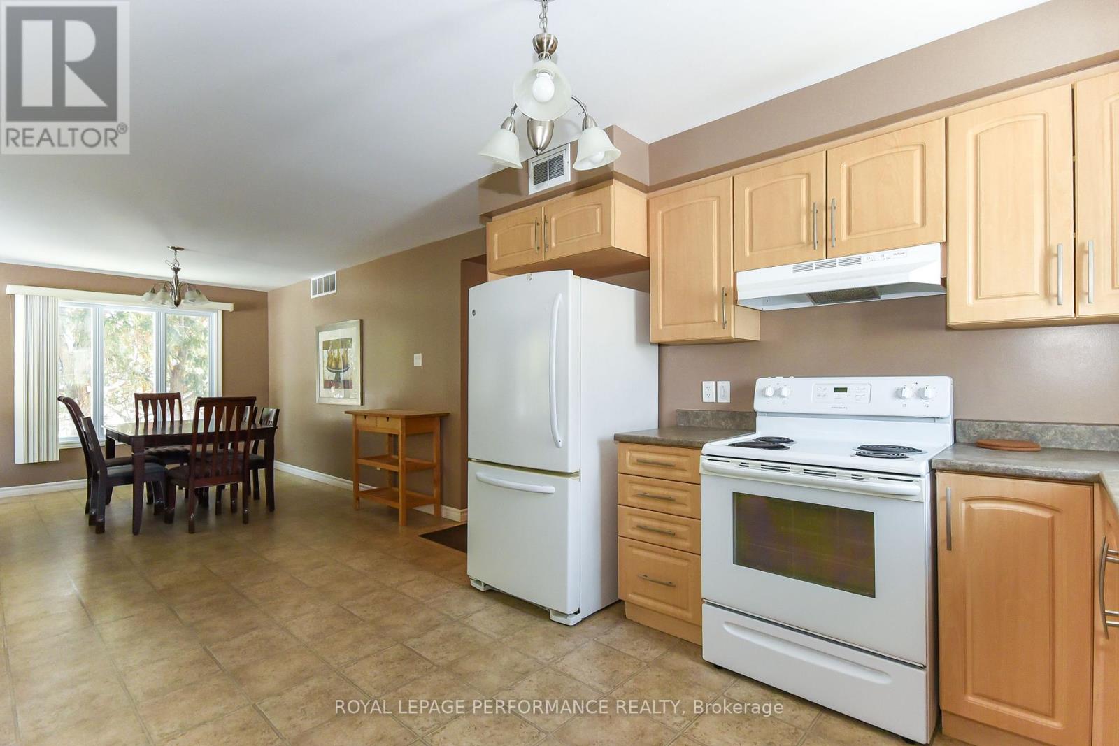 35, 35a And 37 Cloverloft Court, Ottawa, Ontario  K2S 1T3 - Photo 22 - X12811134