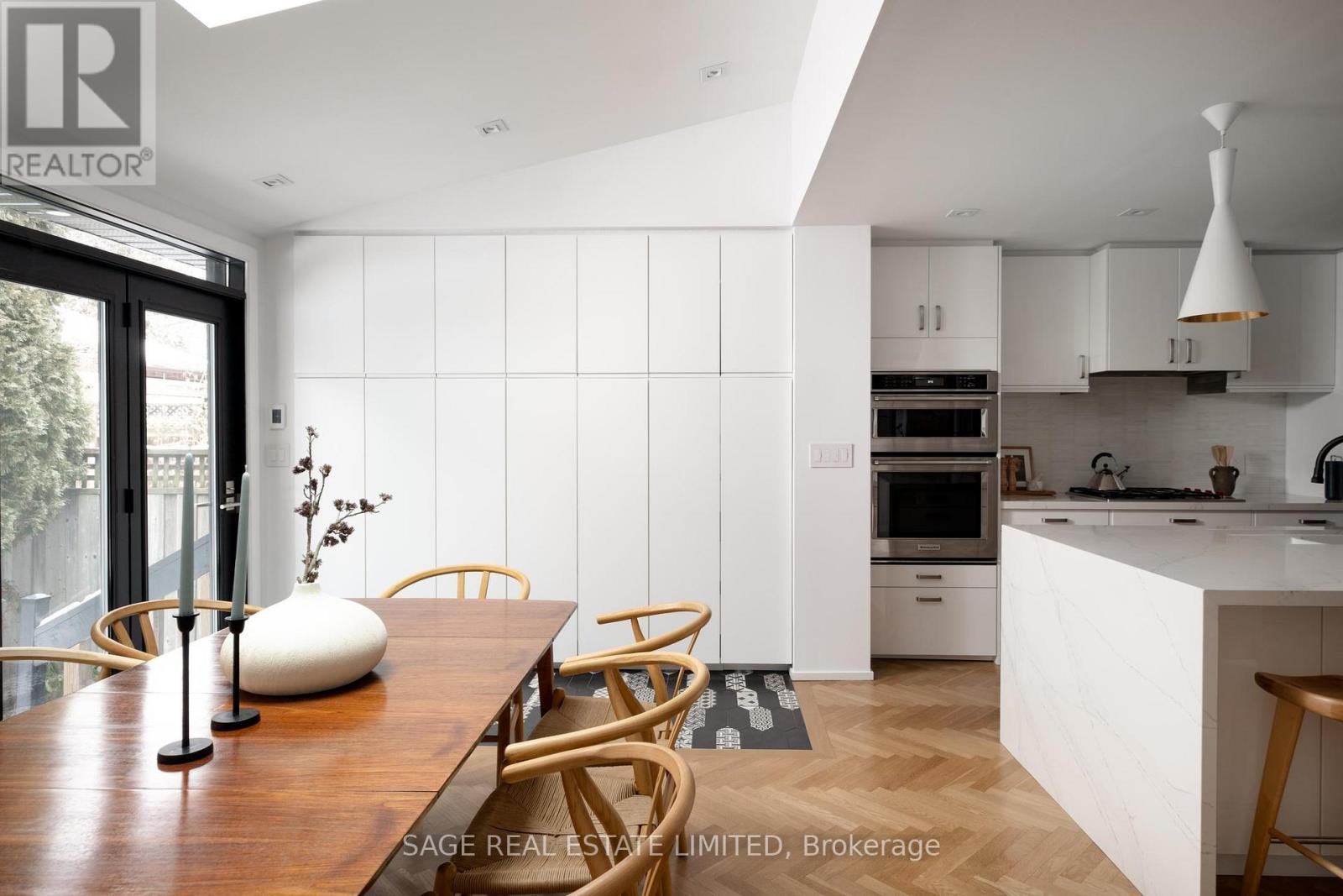 20 Verbena Avenue, Toronto, Ontario  M6S 1K1 - Photo 15 - W12832442