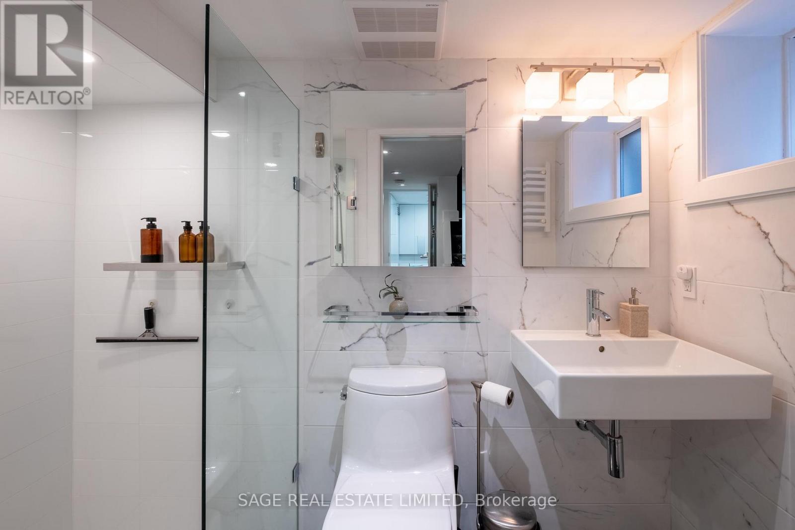 20 Verbena Avenue, Toronto, Ontario  M6S 1K1 - Photo 34 - W12832442