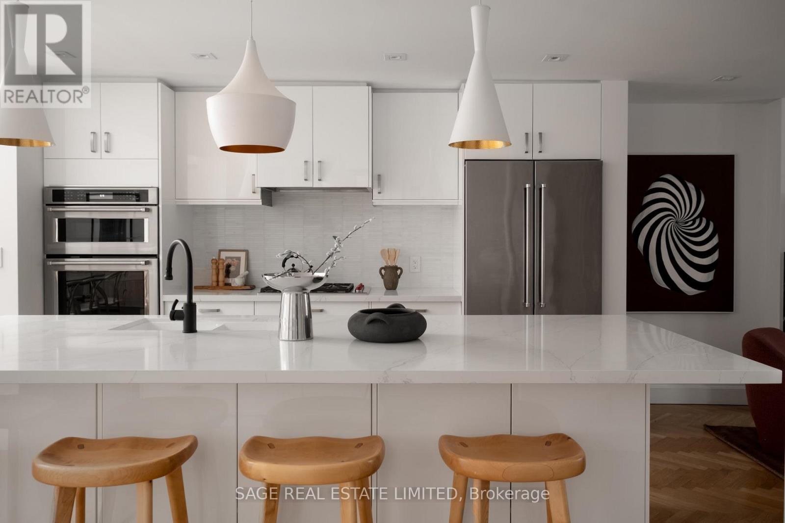 20 Verbena Avenue, Toronto, Ontario  M6S 1K1 - Photo 8 - W12832442