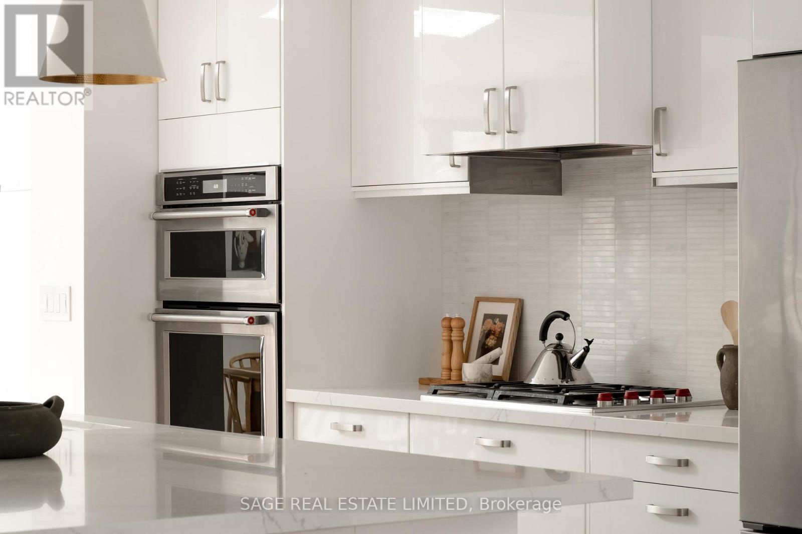 20 Verbena Avenue, Toronto, Ontario  M6S 1K1 - Photo 9 - W12832442