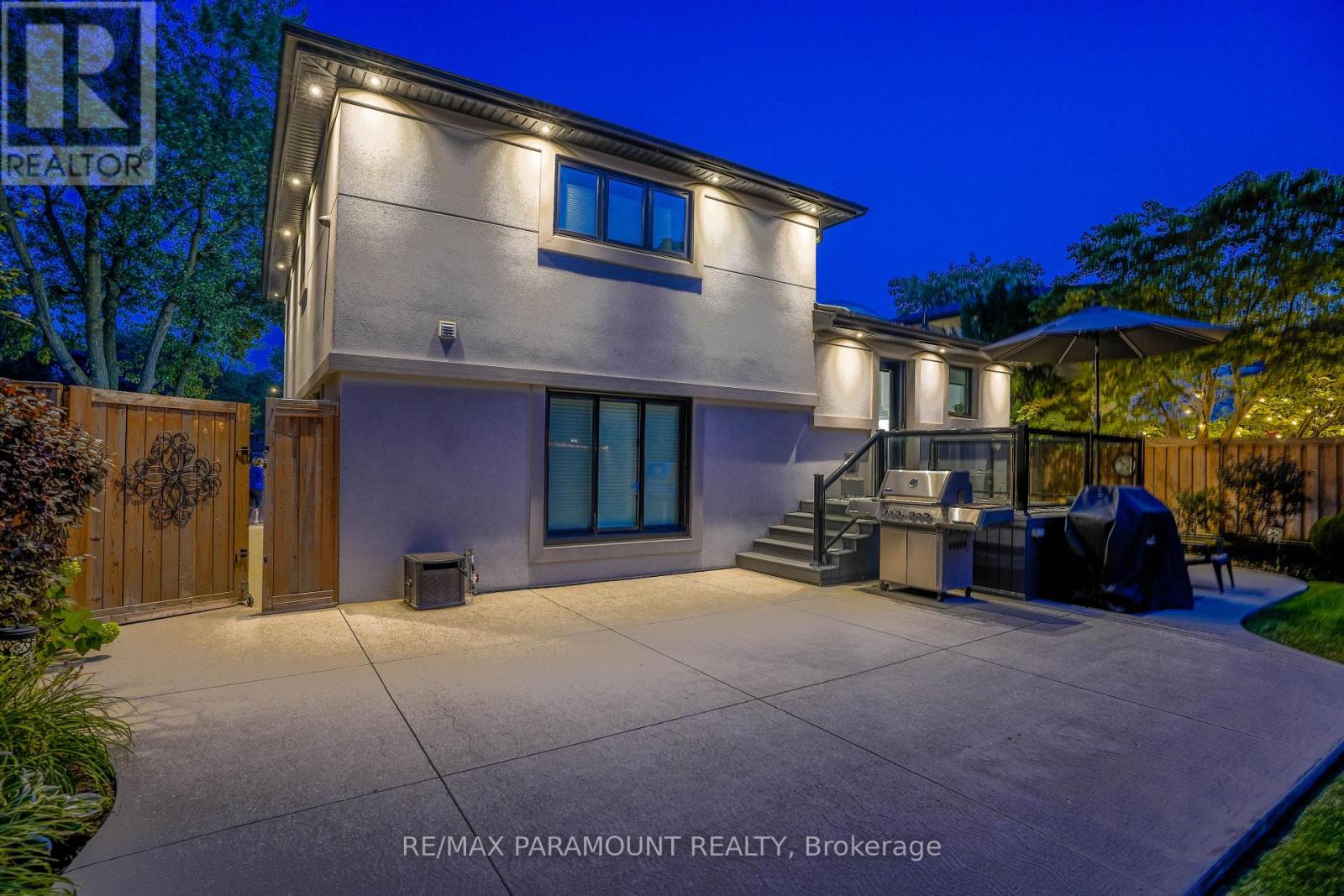 10 Farmington Drive, Brampton, Ontario  L6W 2V2 - Photo 5 - W12832452