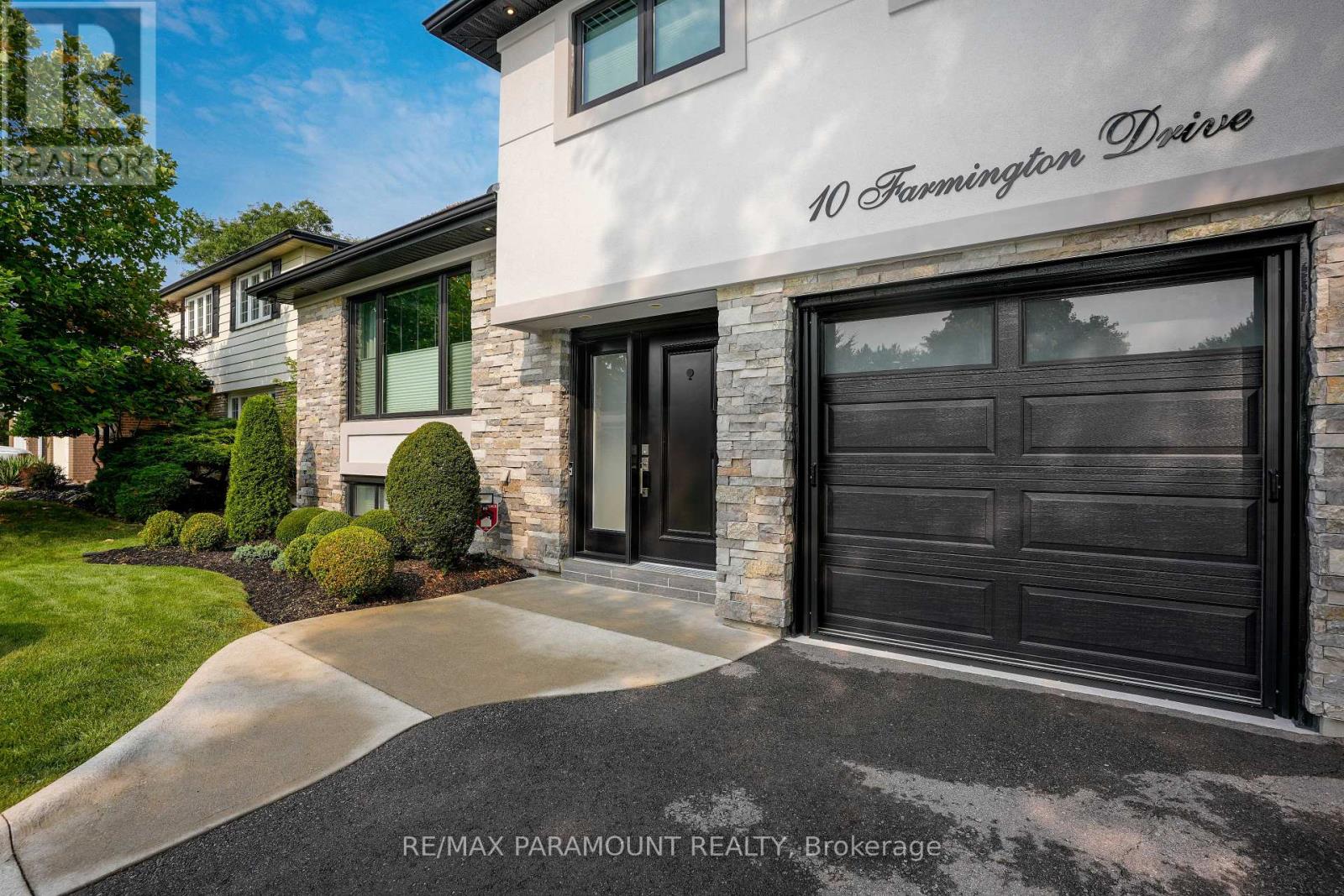 10 Farmington Drive, Brampton, Ontario  L6W 2V2 - Photo 6 - W12832452