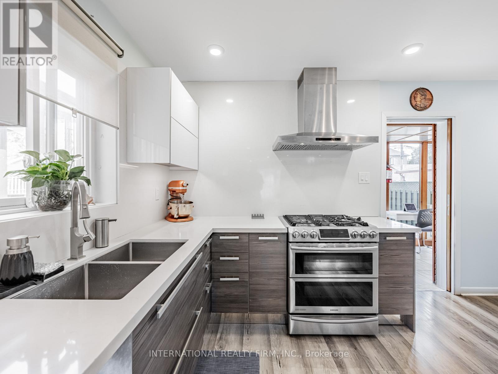 49 Lapp Street, Toronto, Ontario  M6N 3W5 - Photo 13 - W12832454