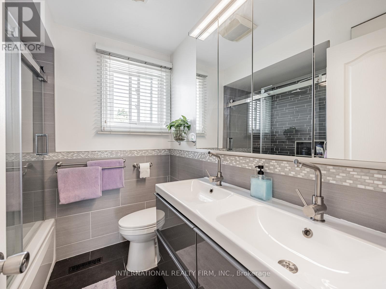 49 Lapp Street, Toronto, Ontario  M6N 3W5 - Photo 20 - W12832454