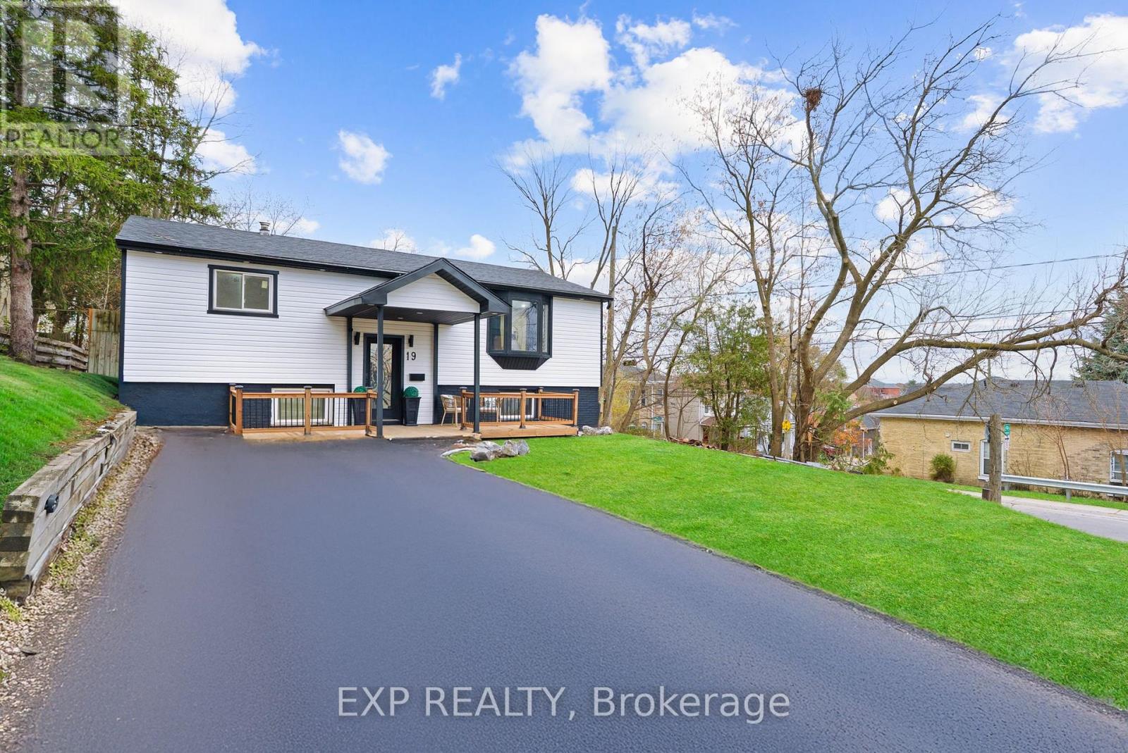 19 Broad Street, Brantford, Ontario  N3R 7E1 - Photo 1 - X12832430