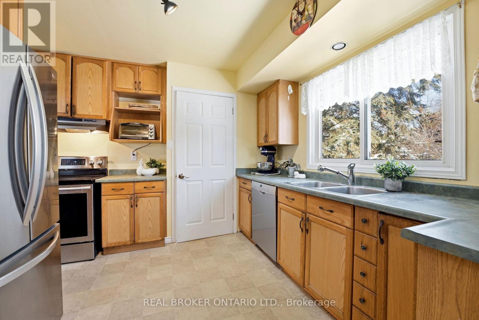 69 Second Street, Woolwich, Ontario  N3B 1H6 - Photo 11 - X12832440