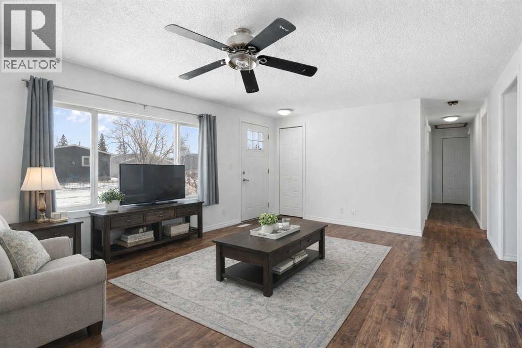 153 Big Hill Place Se, Airdrie, Alberta  T4A 1P9 - Photo 4 - A2287949