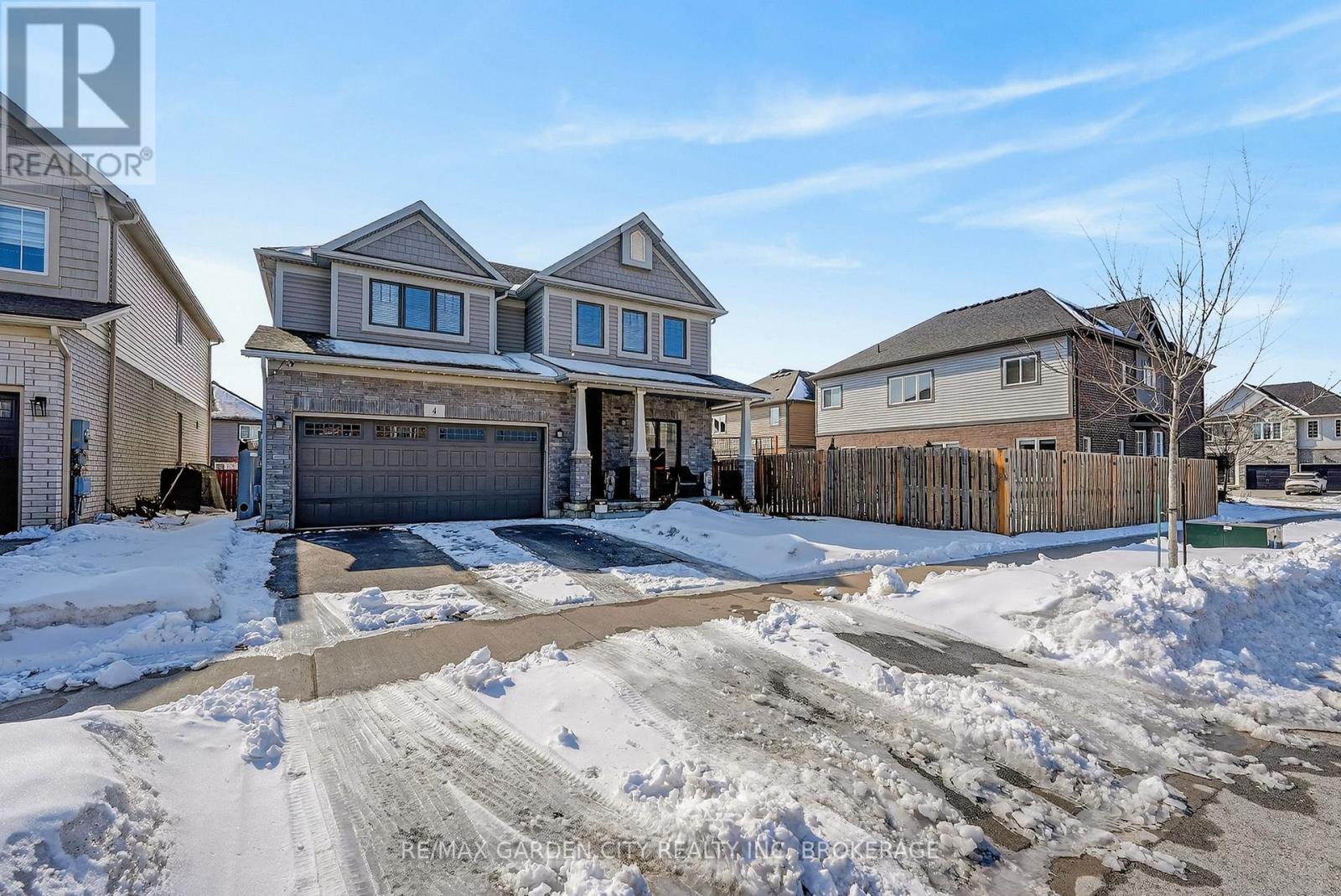 4 Riley Avenue, Pelham (Fonthill), Ontario  L0S 1E6 - Photo 1 - X12832542