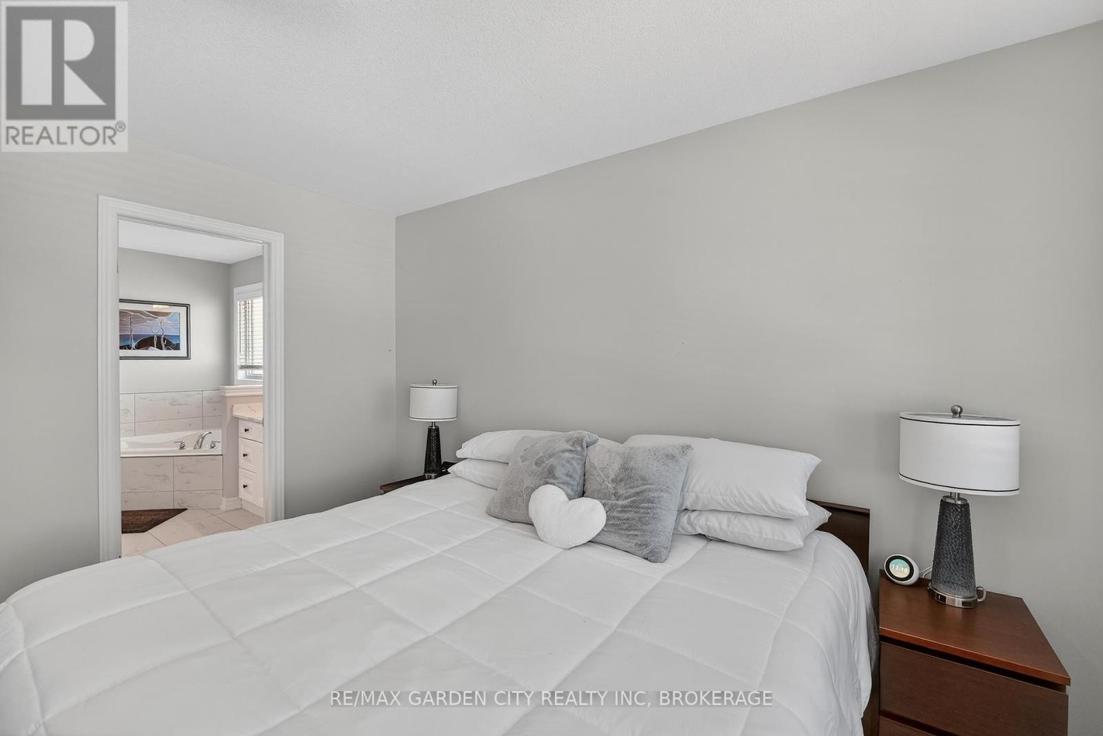 4 Riley Avenue, Pelham (Fonthill), Ontario  L0S 1E6 - Photo 26 - X12832542