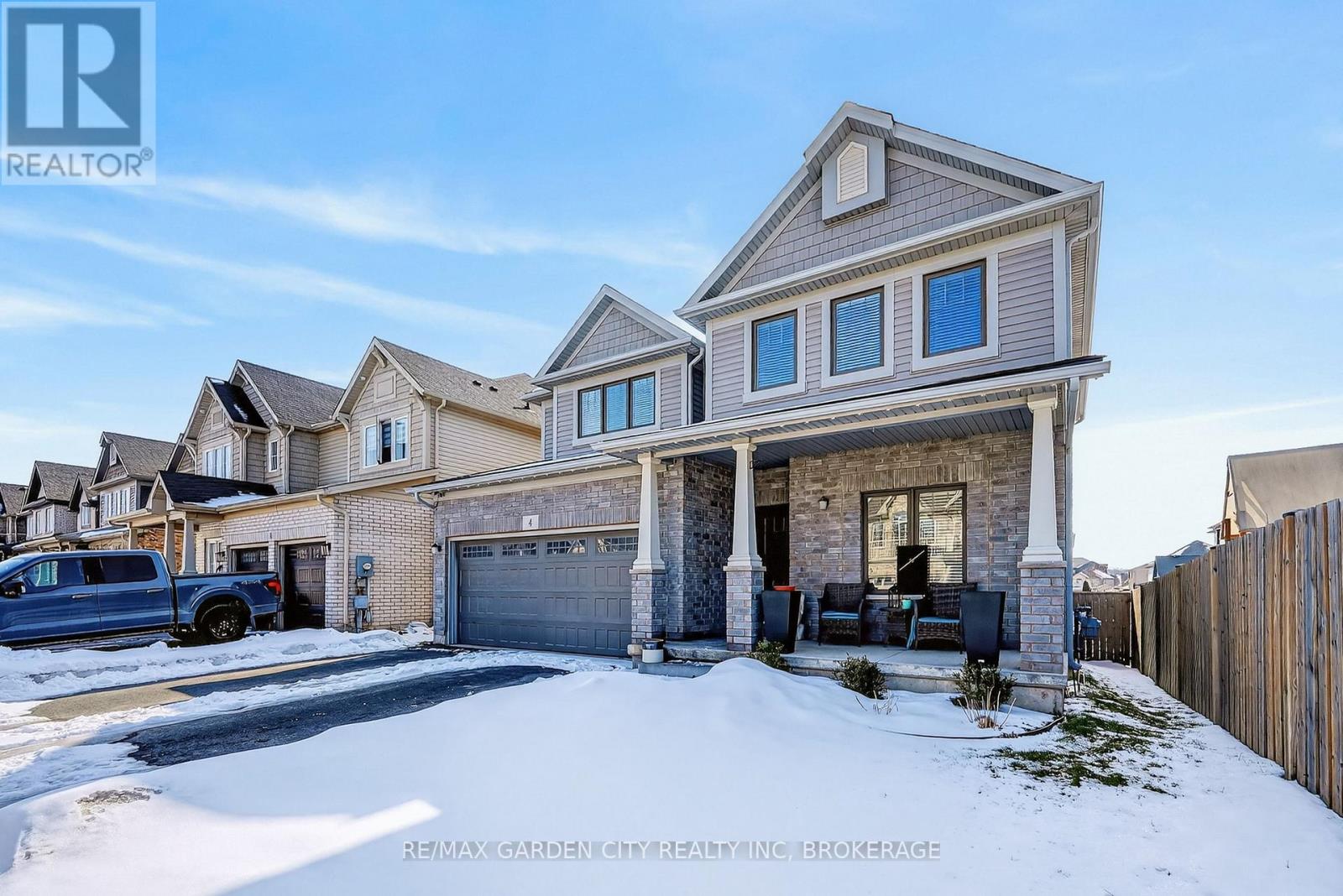 4 Riley Avenue, Pelham (Fonthill), Ontario  L0S 1E6 - Photo 3 - X12832542