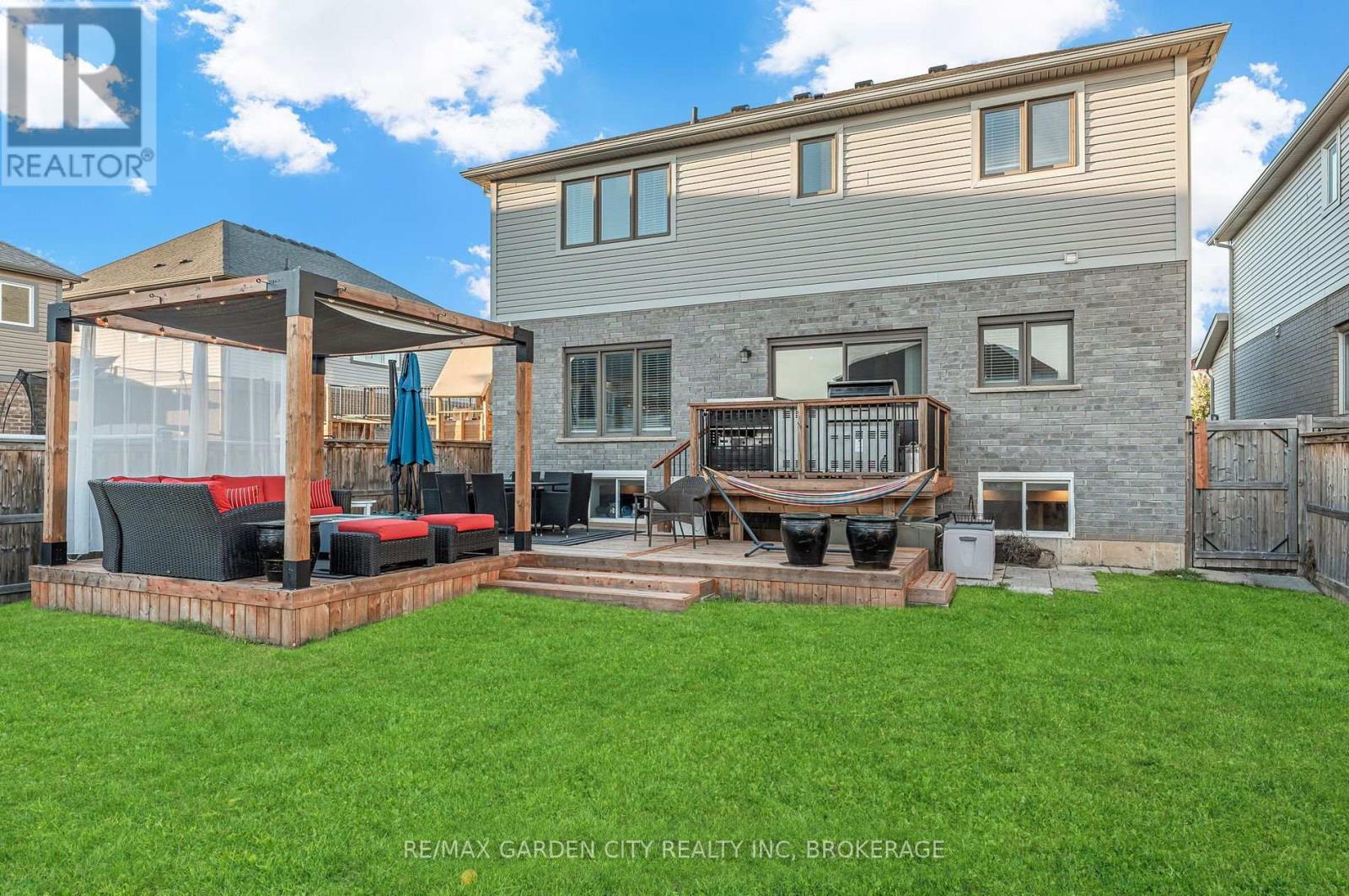 4 Riley Avenue, Pelham (Fonthill), Ontario  L0S 1E6 - Photo 46 - X12832542