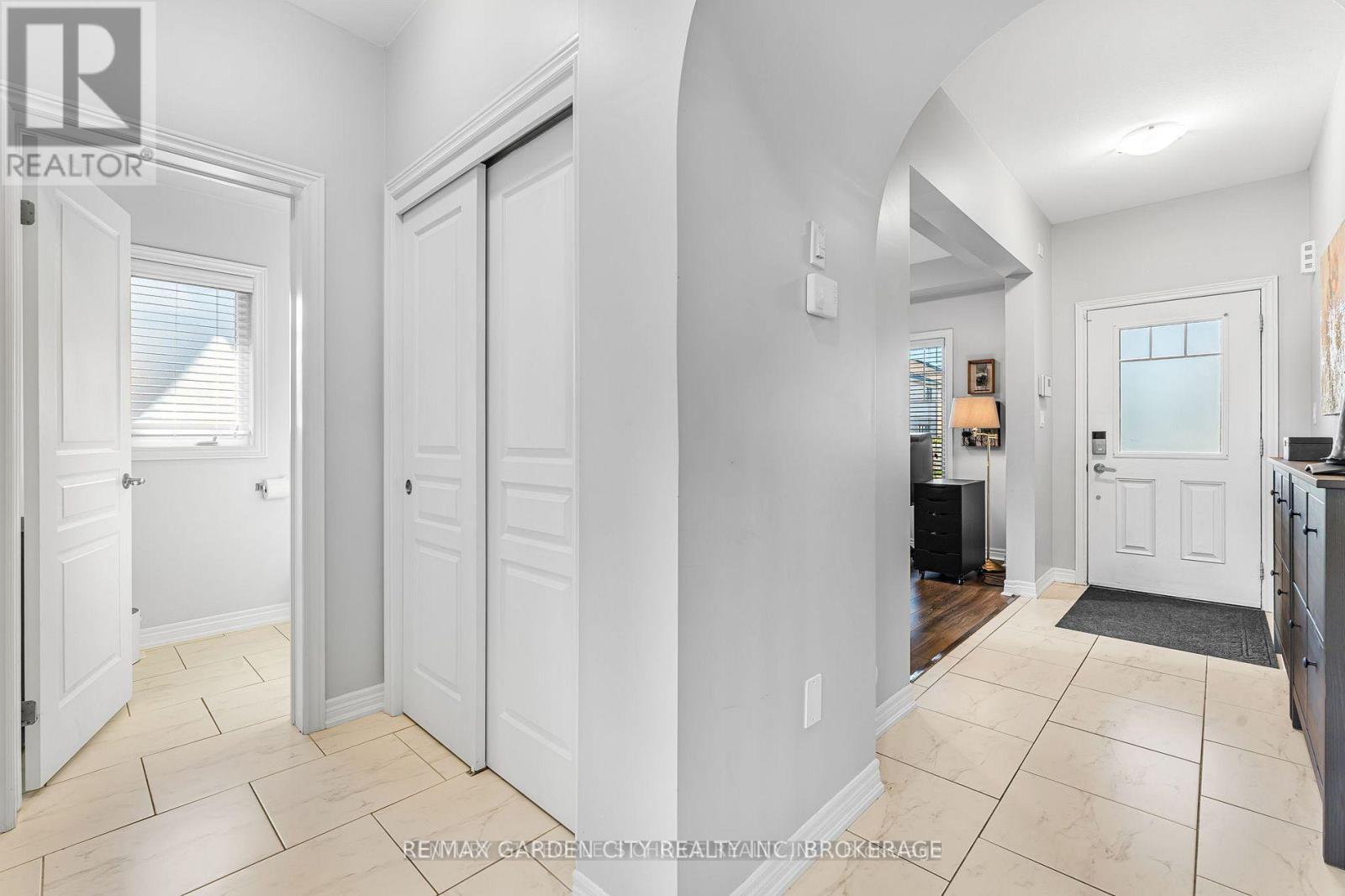 4 Riley Avenue, Pelham (Fonthill), Ontario  L0S 1E6 - Photo 6 - X12832542