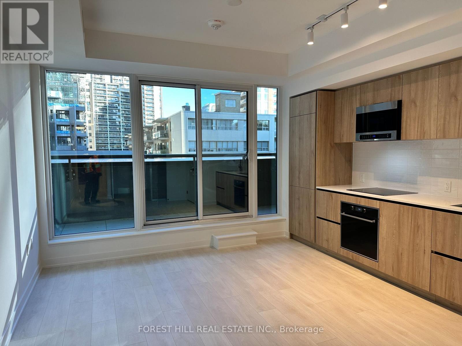 208 - 117 BROADWAY AVENUE Toronto (Mount Pleasant West), ON M4P 1V3