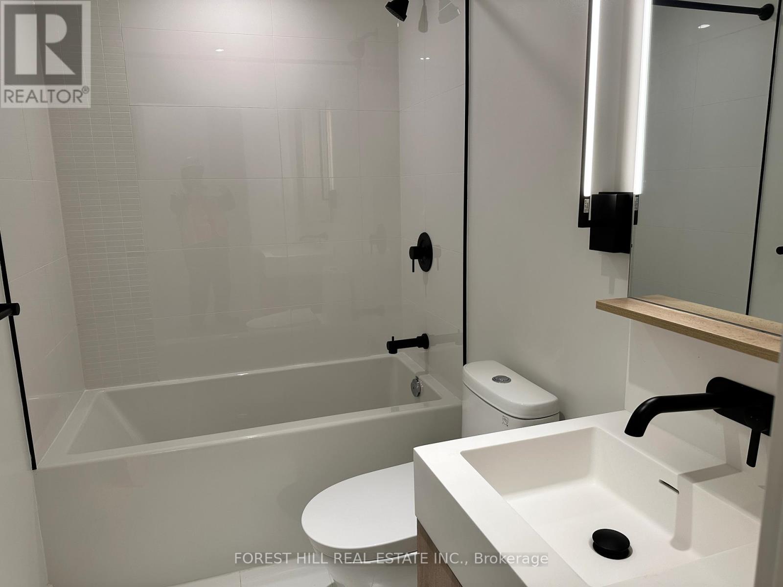 208 - 117 BROADWAY AVENUE Toronto (Mount Pleasant West), ON M4P 1V3