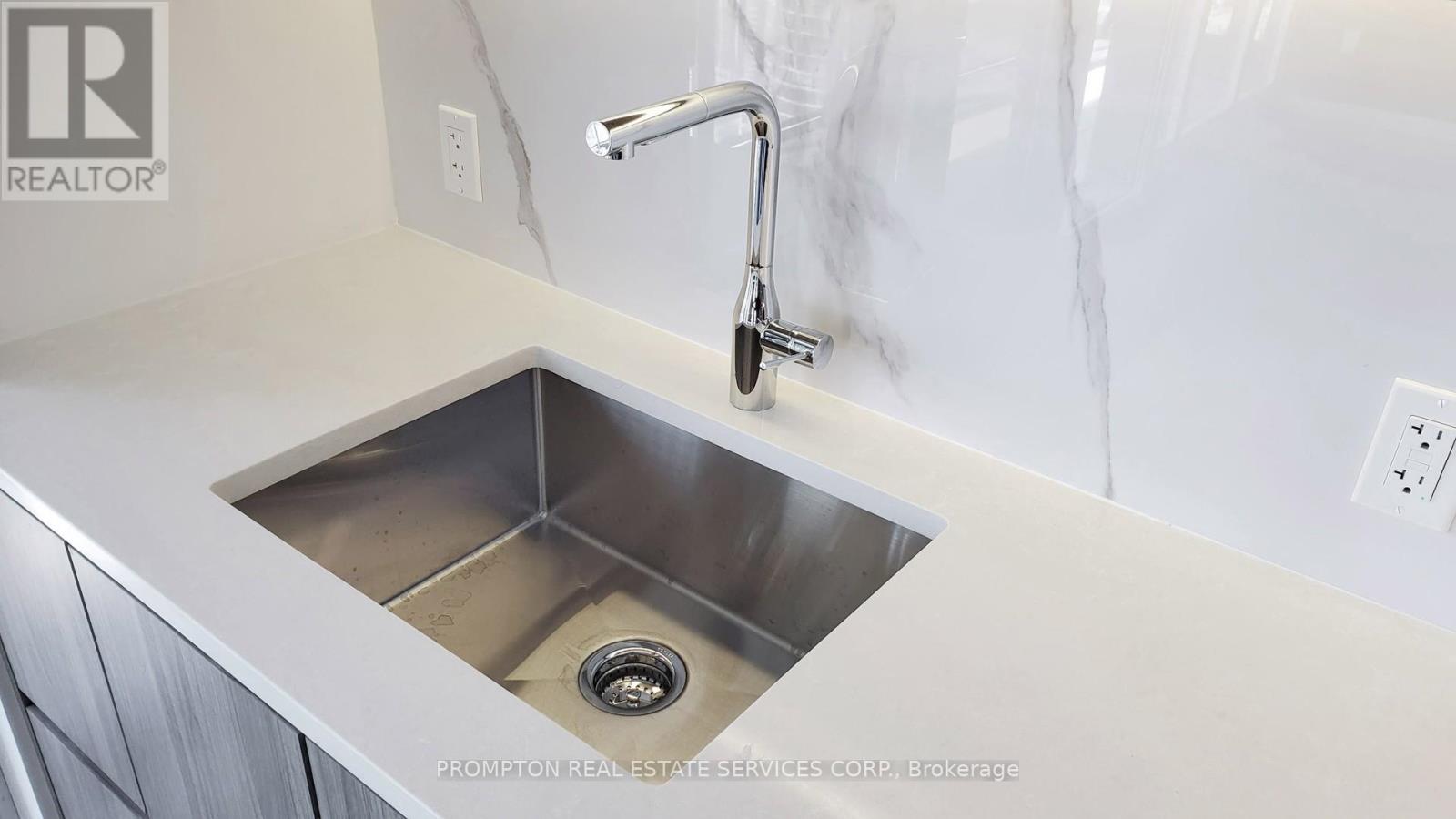 4303 - 1 Concord Cityplace Way, Toronto, Ontario  M5V 0X3 - Photo 18 - C12832534