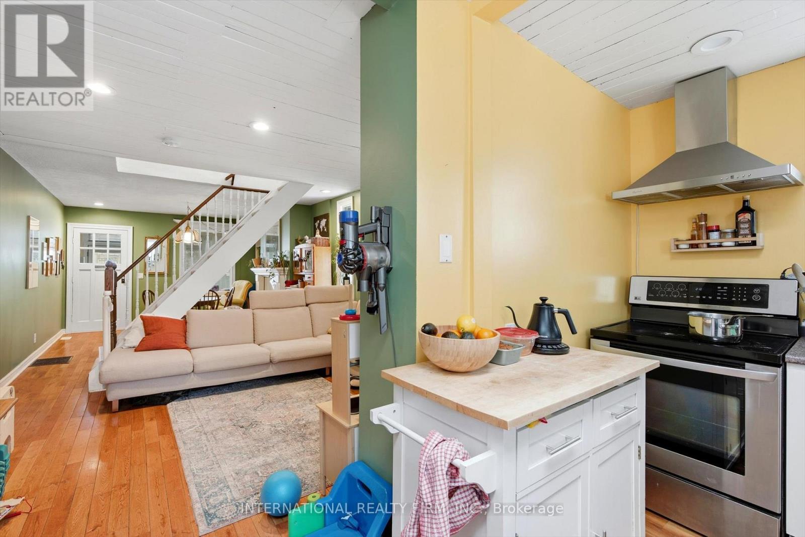 116 Merrill Avenue E, Toronto, Ontario  M4C 1C9 - Photo 11 - E12832504