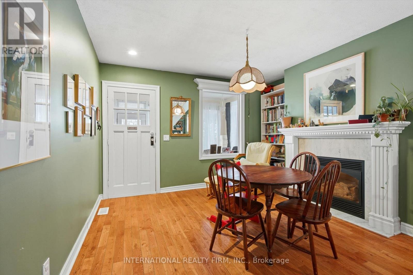 116 Merrill Avenue E, Toronto, Ontario  M4C 1C9 - Photo 4 - E12832504