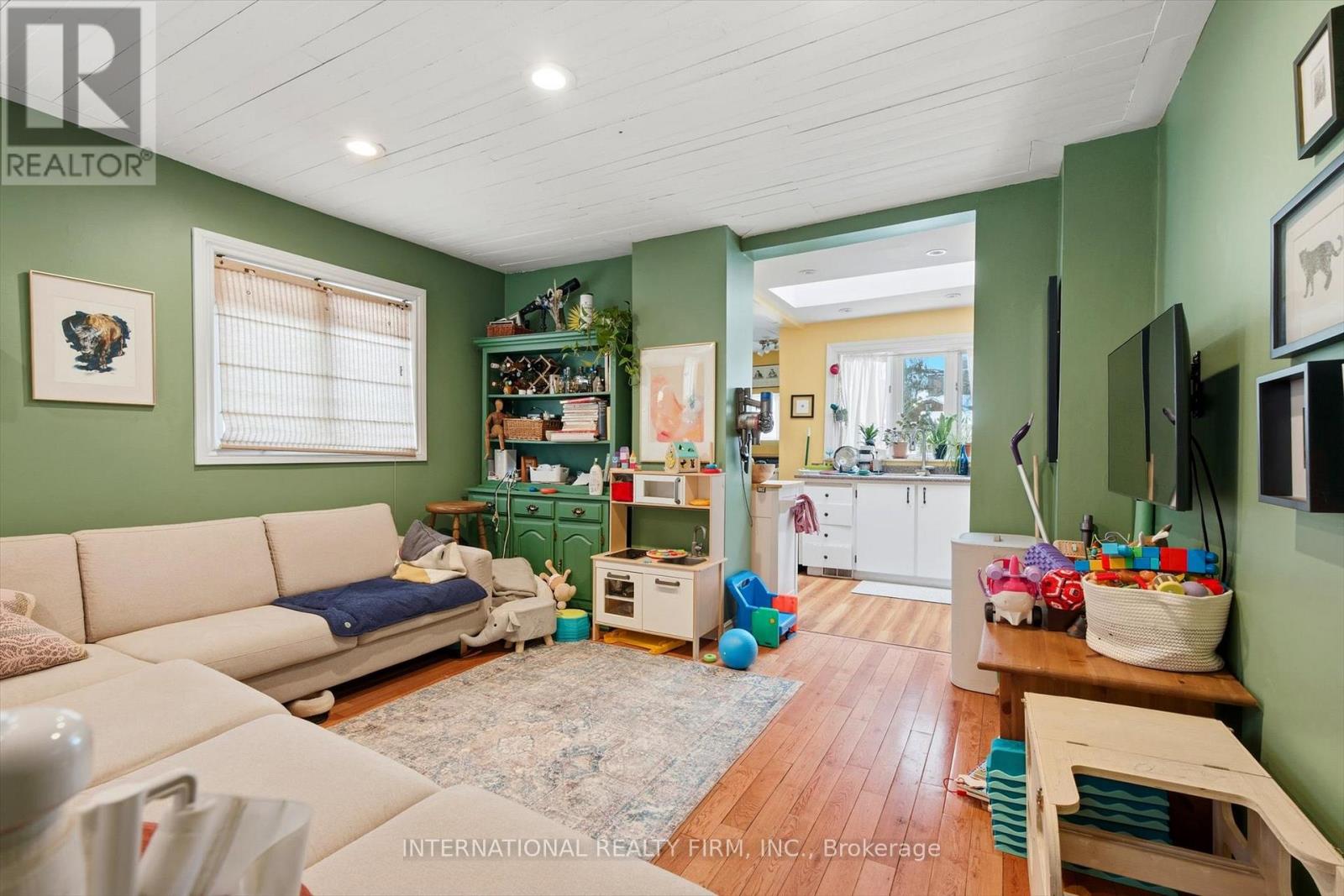 116 Merrill Avenue E, Toronto, Ontario  M4C 1C9 - Photo 8 - E12832504