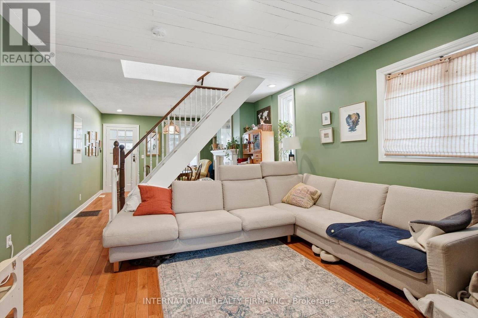 116 Merrill Avenue E, Toronto, Ontario  M4C 1C9 - Photo 9 - E12832504