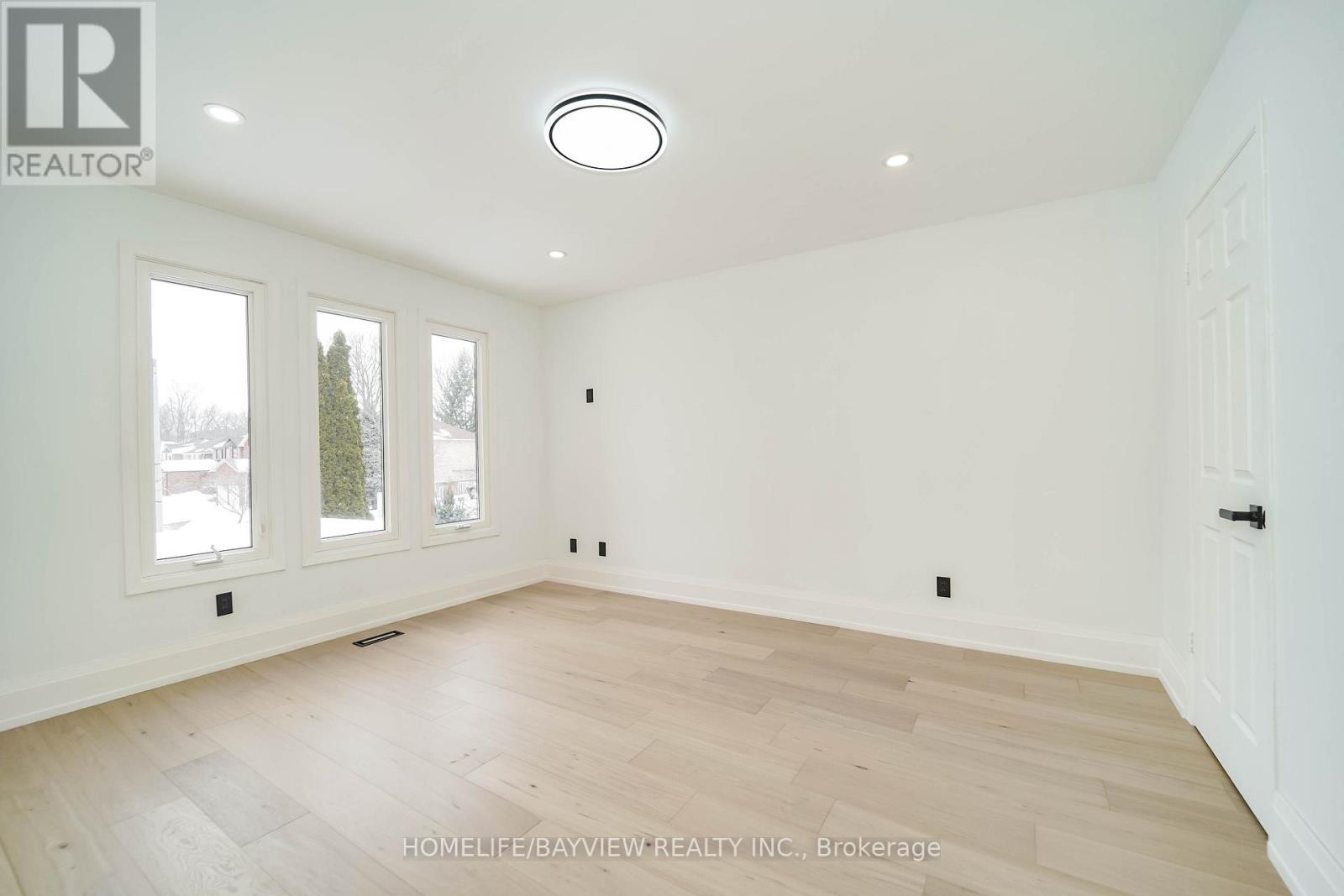 39 Shaftsbury Avenue, Richmond Hill, Ontario  L4C 9K3 - Photo 17 - N12832538