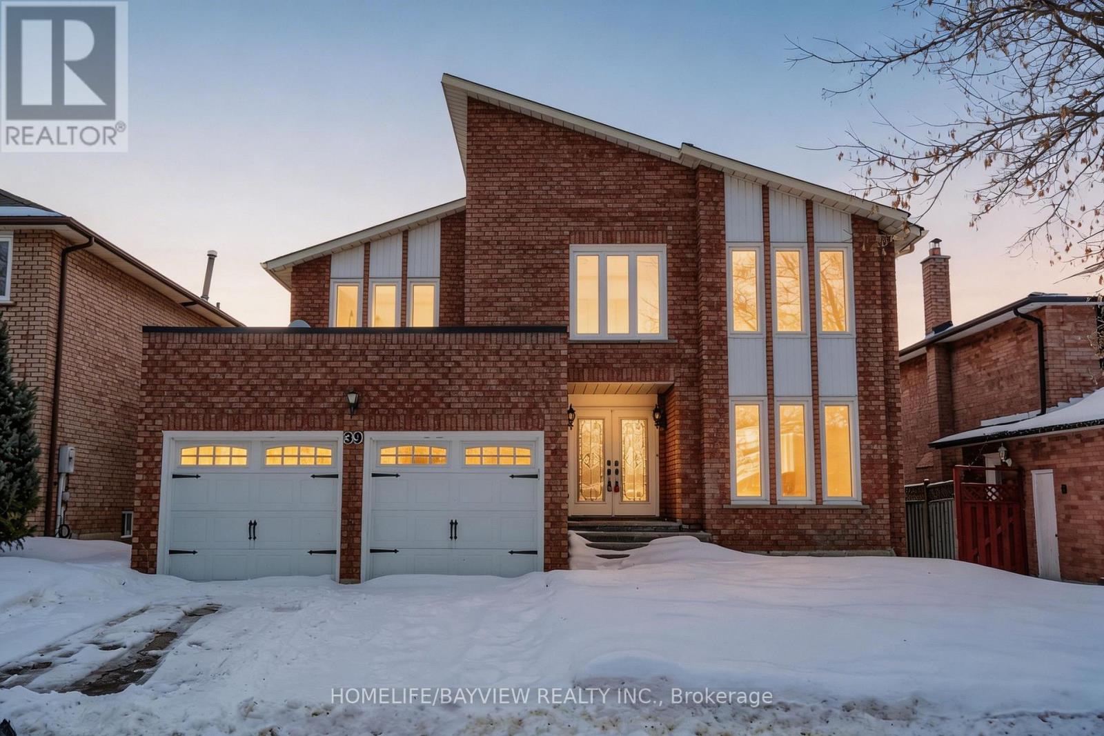 39 Shaftsbury Avenue, Richmond Hill, Ontario  L4C 9K3 - Photo 2 - N12832538