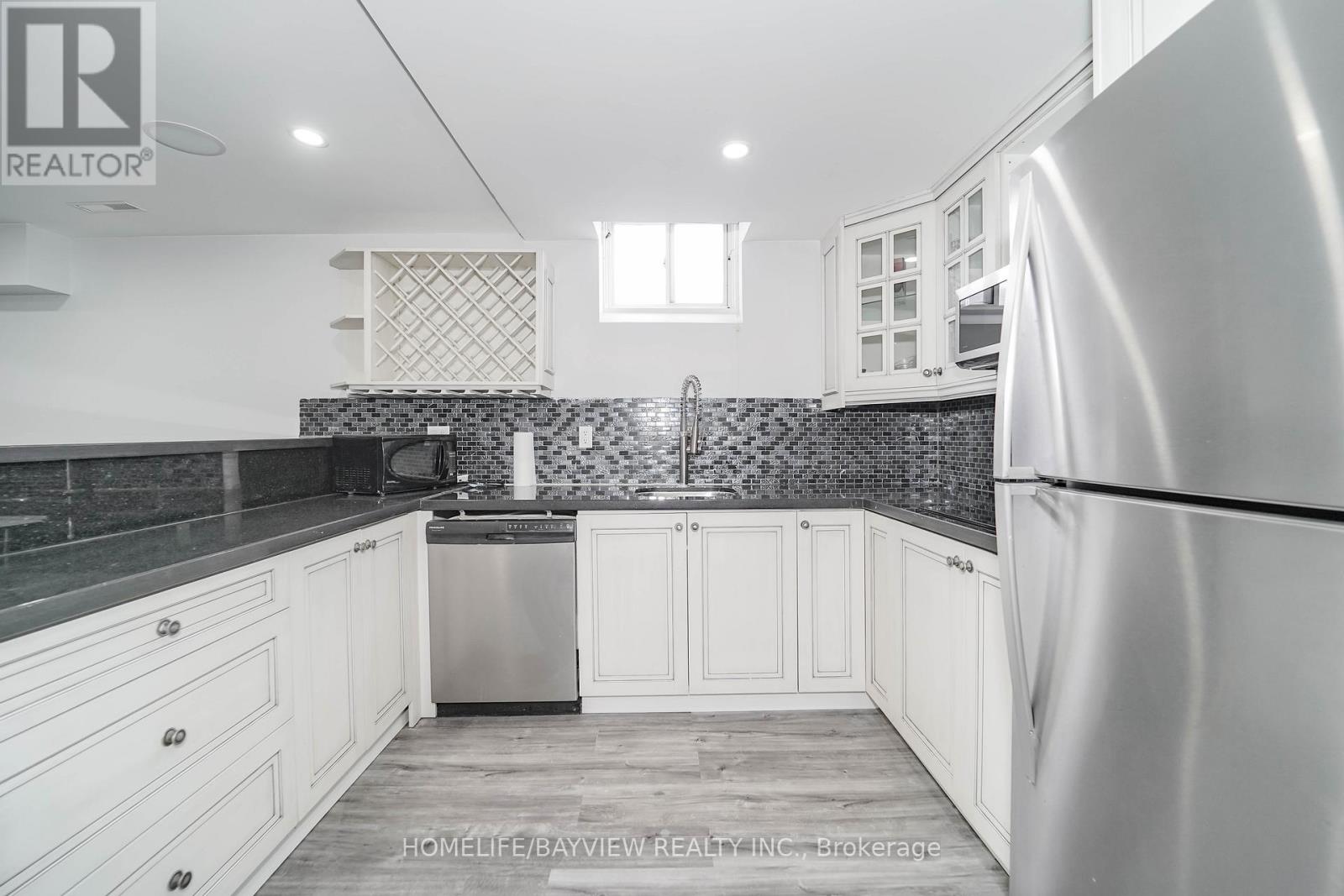 39 Shaftsbury Avenue, Richmond Hill, Ontario  L4C 9K3 - Photo 27 - N12832538