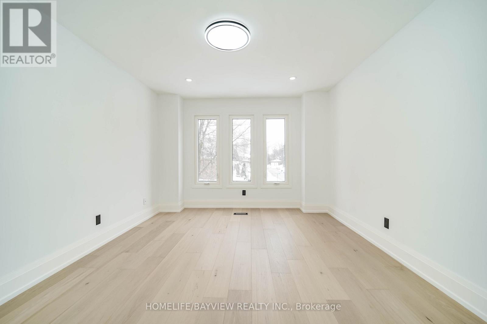 39 Shaftsbury Avenue, Richmond Hill, Ontario  L4C 9K3 - Photo 3 - N12832538