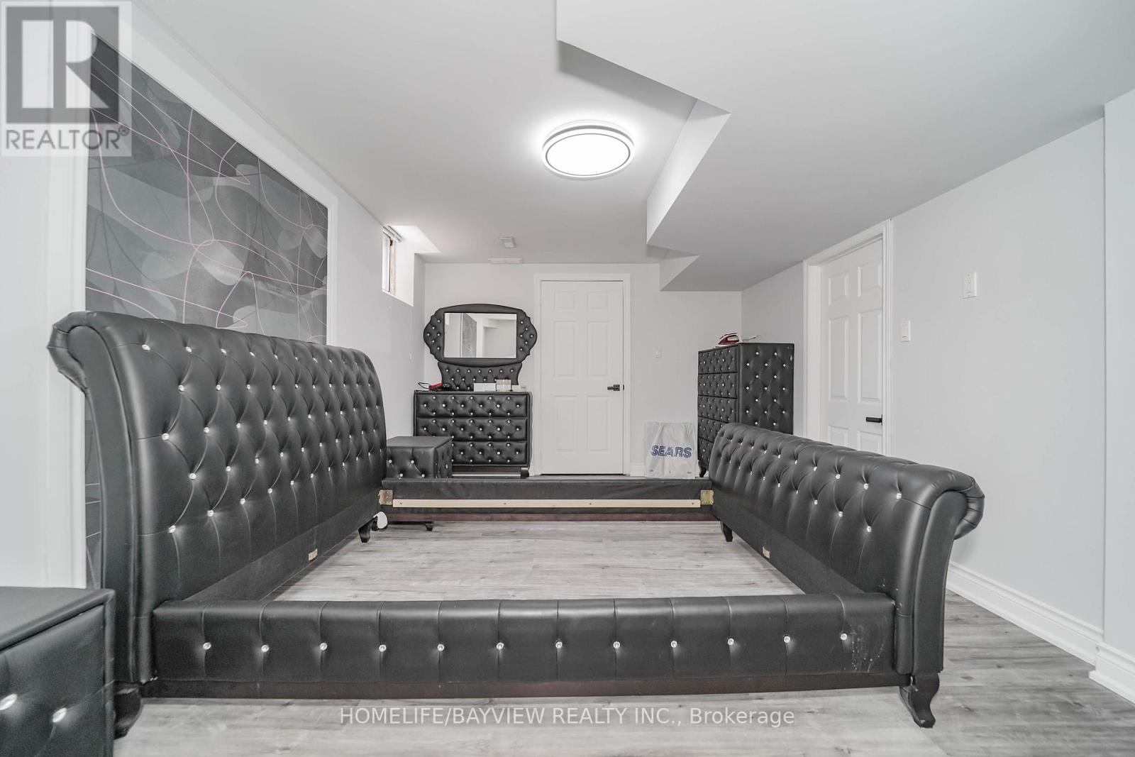 39 Shaftsbury Avenue, Richmond Hill, Ontario  L4C 9K3 - Photo 30 - N12832538