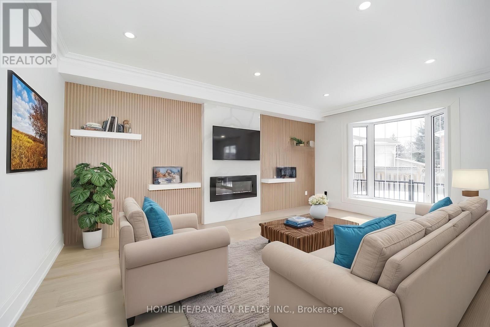 39 Shaftsbury Avenue, Richmond Hill, Ontario  L4C 9K3 - Photo 5 - N12832538