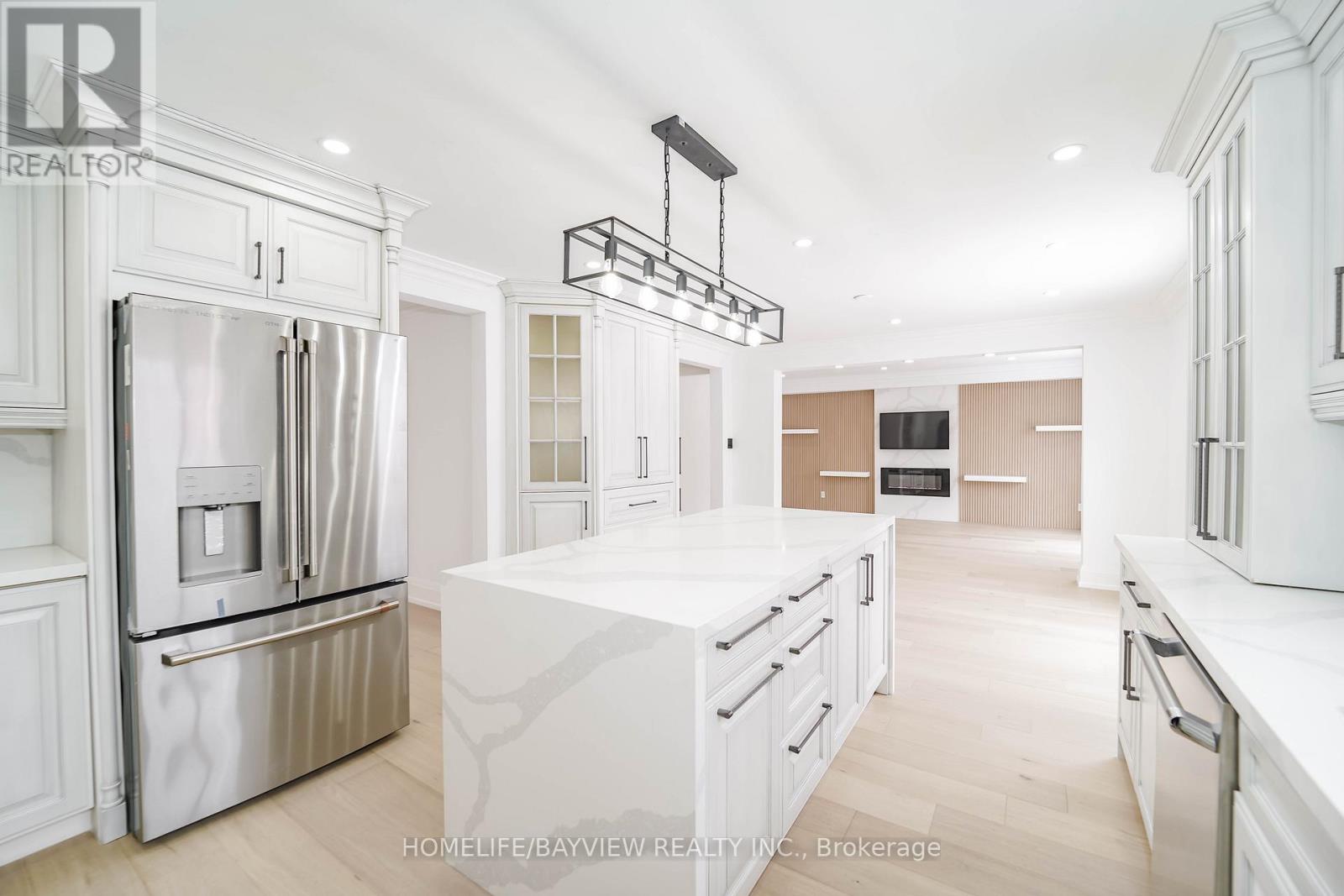 39 Shaftsbury Avenue, Richmond Hill, Ontario  L4C 9K3 - Photo 8 - N12832538