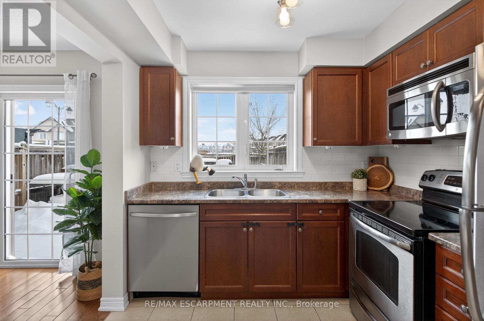 64 - 222 Fall Fair Way, Hamilton, Ontario  L0R 1C0 - Photo 8 - X12832508