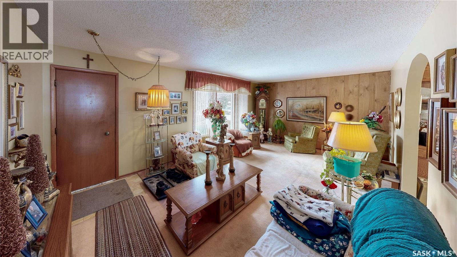 16 Bond Crescent, Regina, Saskatchewan  S4N 1Y7 - Photo 2 - SK029400