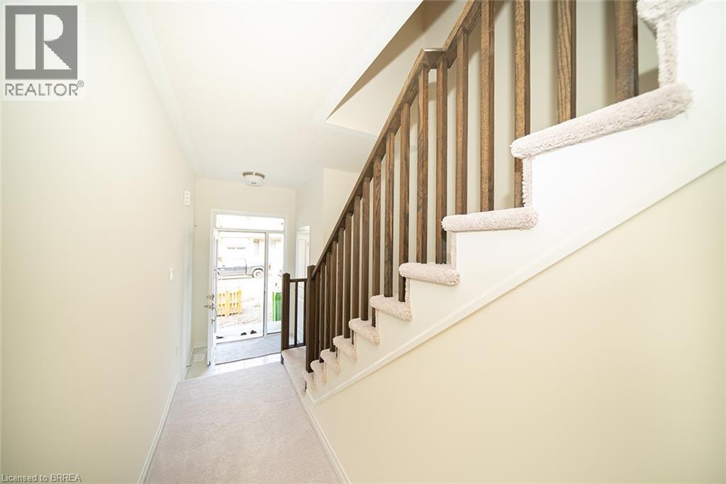 20 Dennis Avenue, Brantford, Ontario  N3V 0C1 - Photo 3 - 40807902