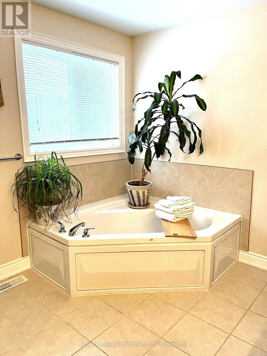 1 Clark Street, Collingwood, Ontario  L9Y 0J1 - Photo 13 - S12832618