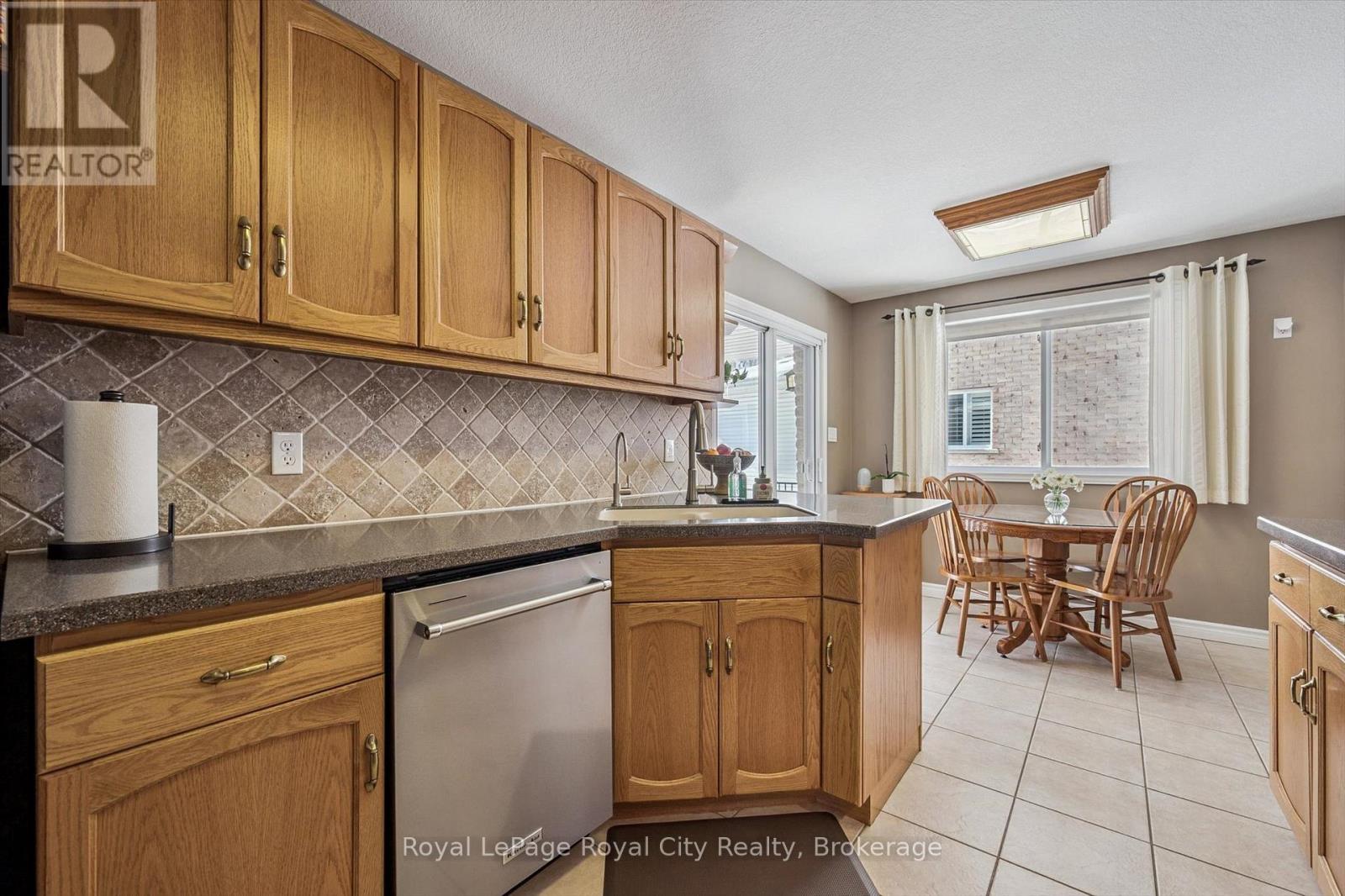 734 Willow Road, Guelph, Ontario  N1K 1Z1 - Photo 10 - X12832632