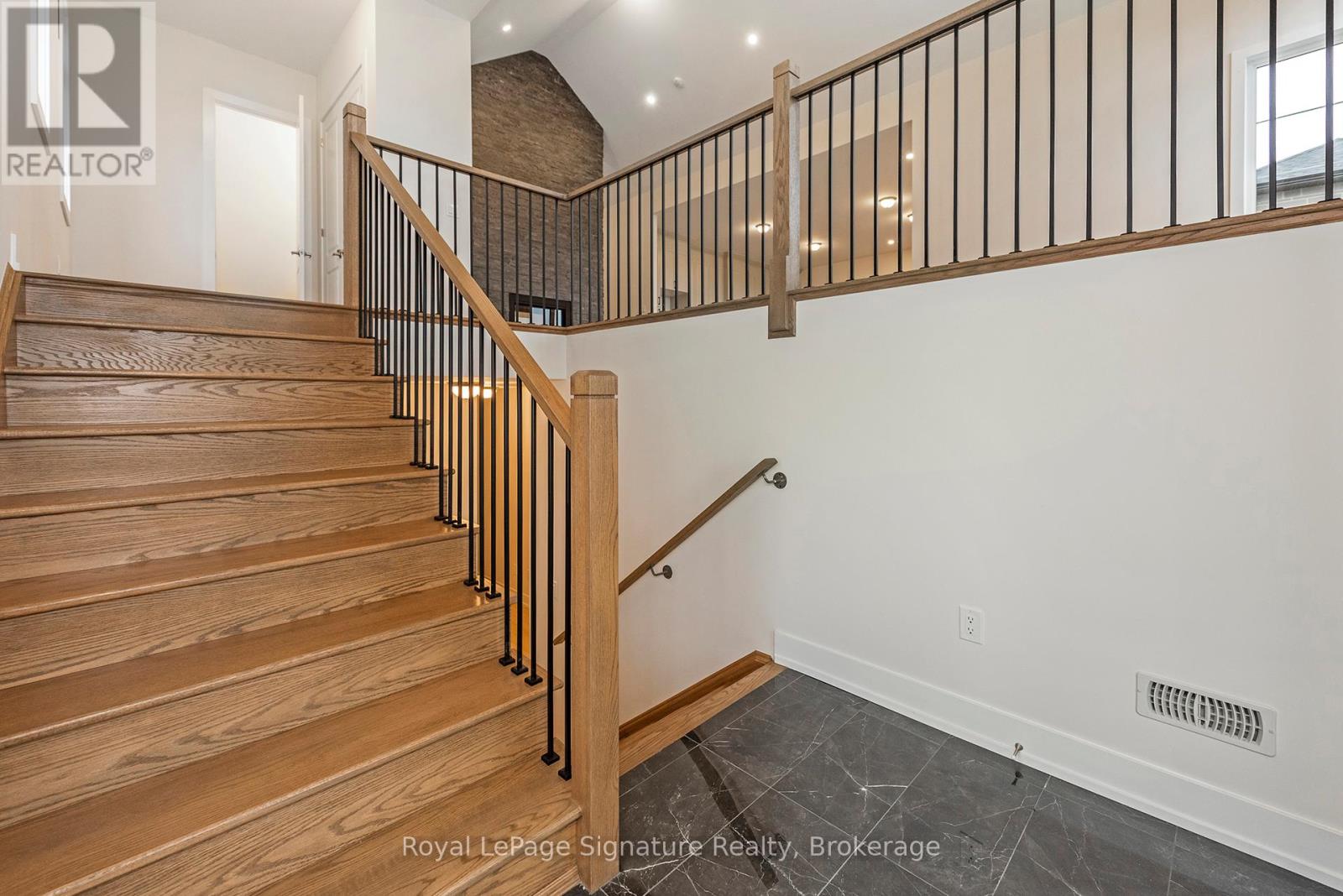 124 Dorothy Drive, Blue Mountains, Ontario  N0H 1J0 - Photo 3 - X12832674