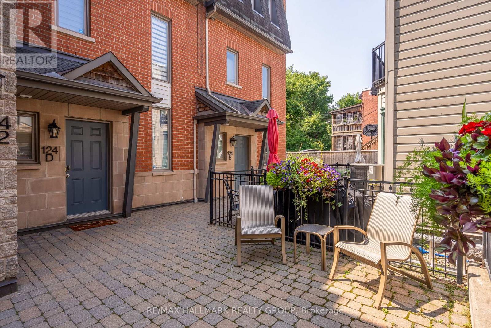 D - 124 Guigues Avenue, Ottawa, Ontario  K1N 5H7 - Photo 3 - X12832574