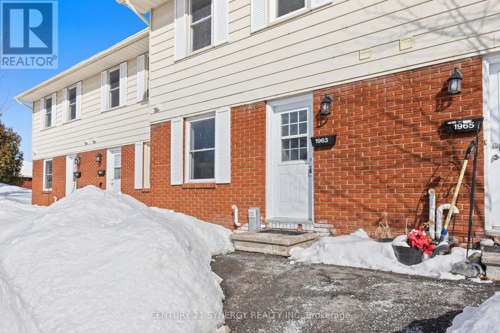 22 - 1963 Fairglen Mews, Ottawa, Ontario  K1B 5A5 - Photo 2 - X12832582