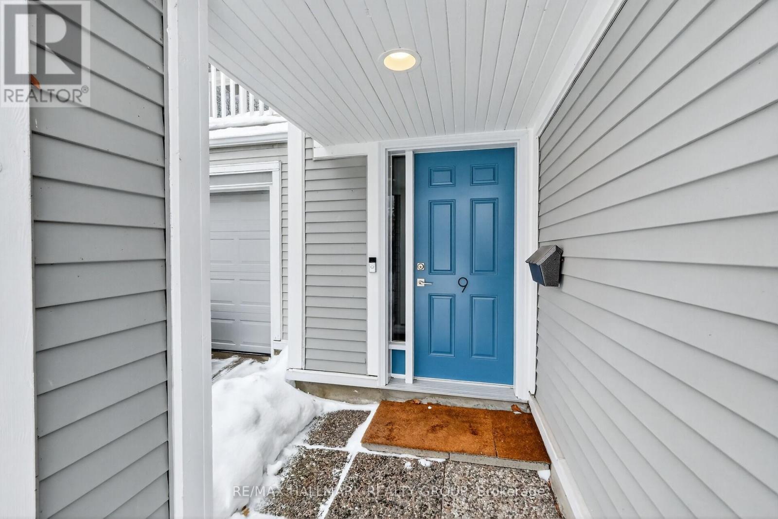 9 Forsyth Lane, Ottawa, Ontario  K2H 9H1 - Photo 2 - X12832612