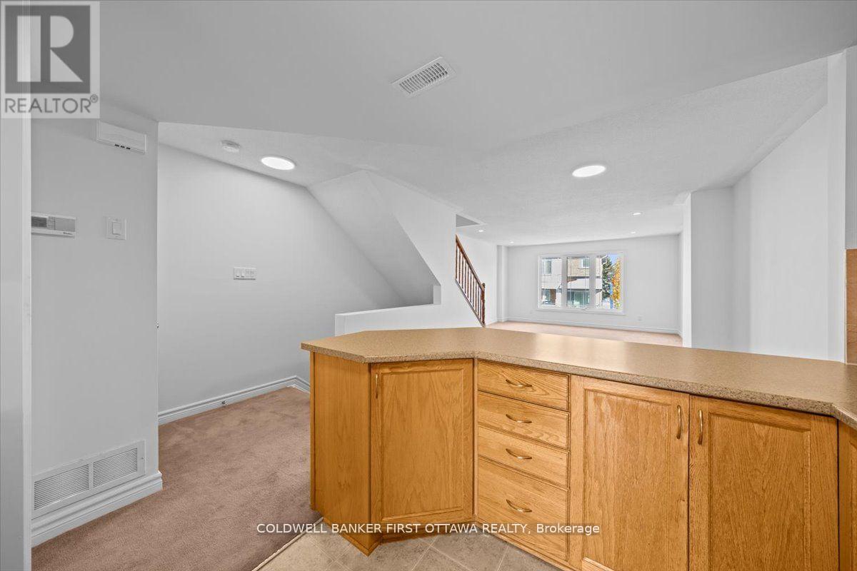 112 Paseo Private, Ottawa, Ontario  K2G 3J5 - Photo 12 - X12832624