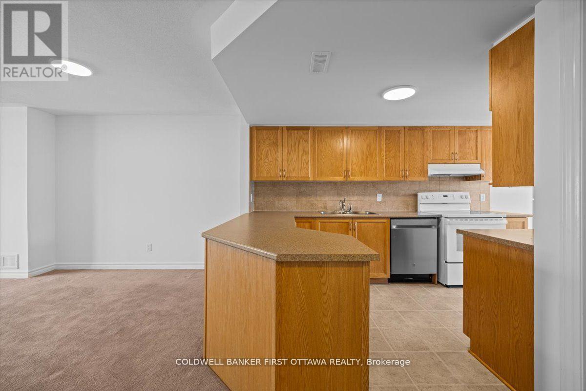 112 Paseo Private, Ottawa, Ontario  K2G 3J5 - Photo 5 - X12832624