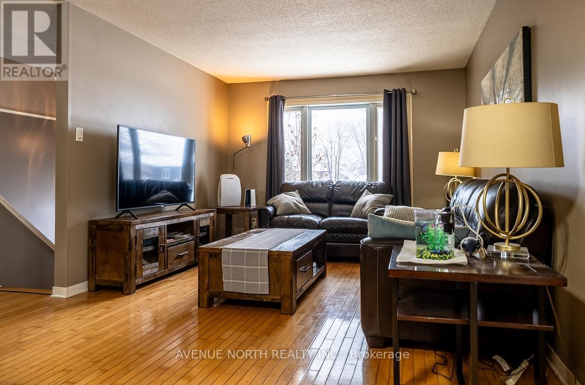 894 Lise Crescent, Clarence-Rockland, Ontario  K4K 1G8 - Photo 3 - X12832666