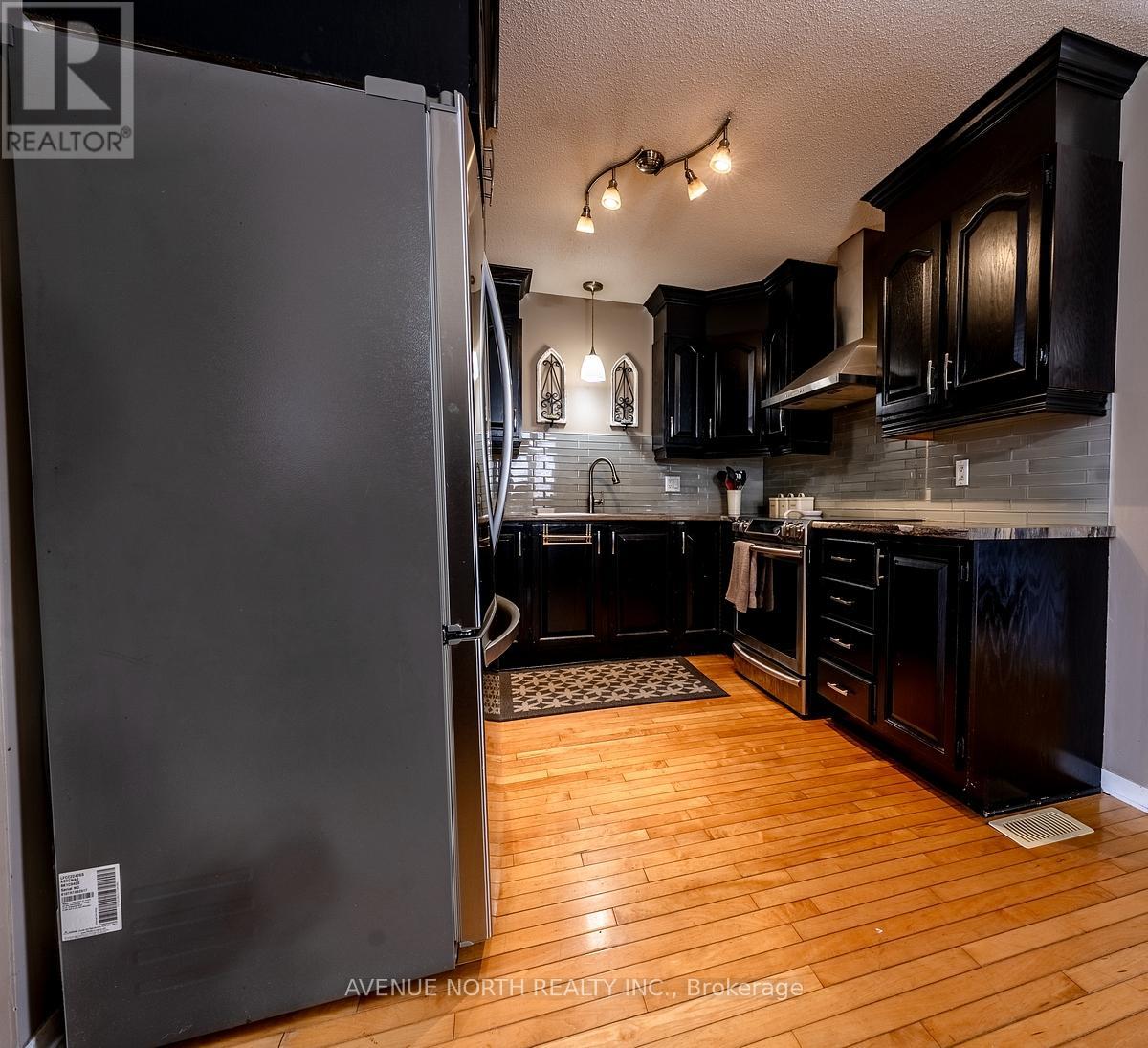 894 Lise Crescent, Clarence-Rockland, Ontario  K4K 1G8 - Photo 6 - X12832666