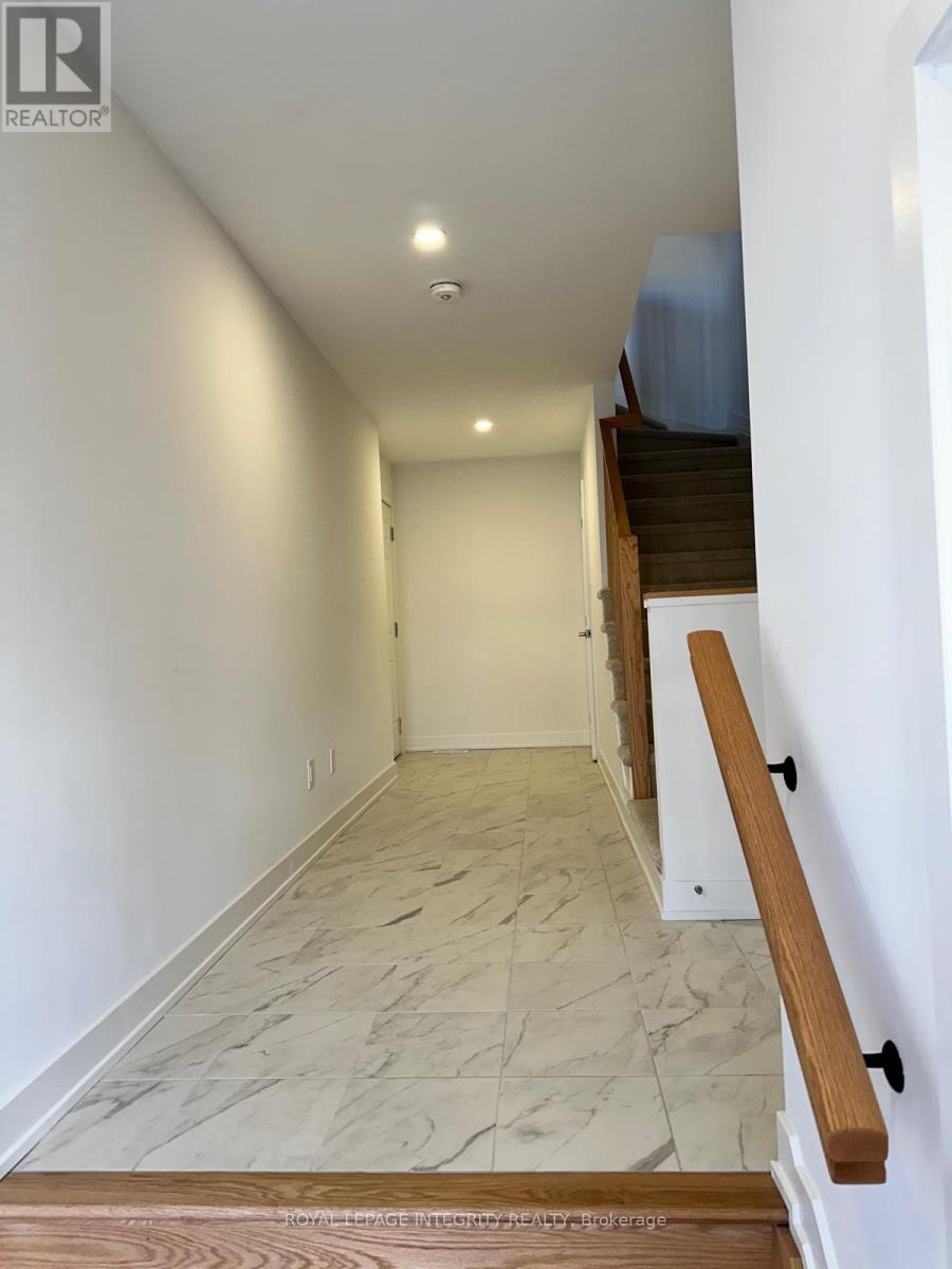 70 Arinto Place, Ottawa, Ontario  K2S 2R8 - Photo 4 - X12832680