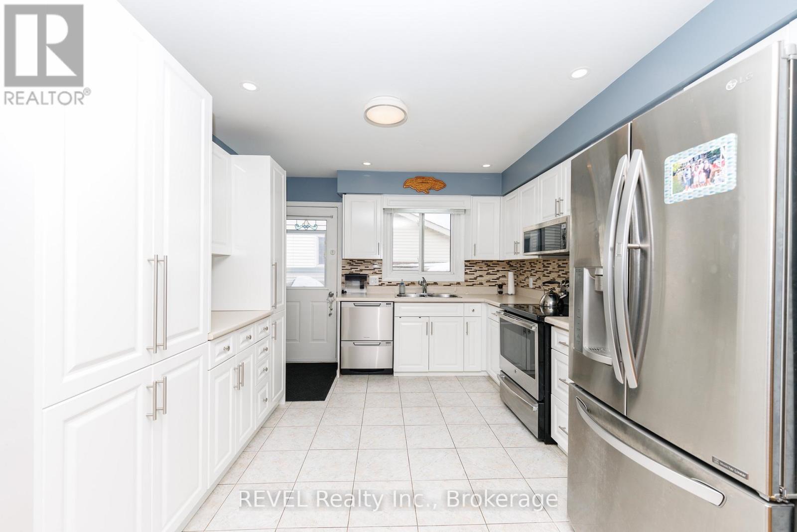 6251 Sherri Avenue, Niagara Falls (West Wood), Ontario  L2H 2W7 - Photo 5 - X12832630