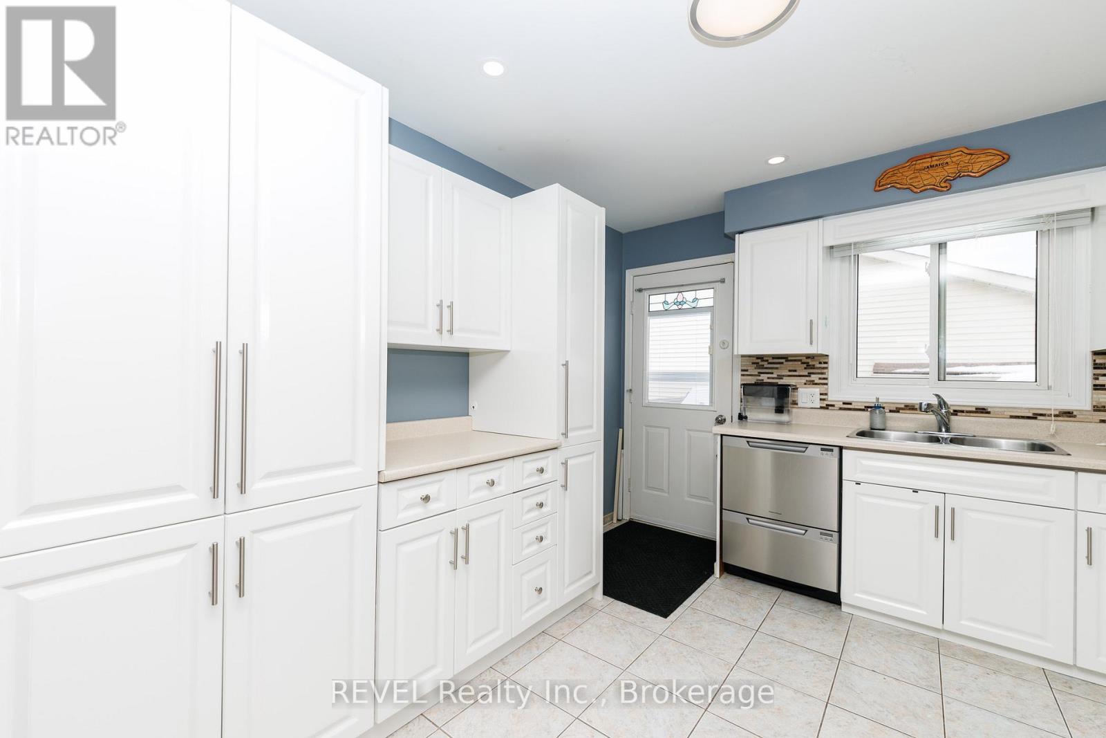 6251 Sherri Avenue, Niagara Falls (West Wood), Ontario  L2H 2W7 - Photo 8 - X12832630