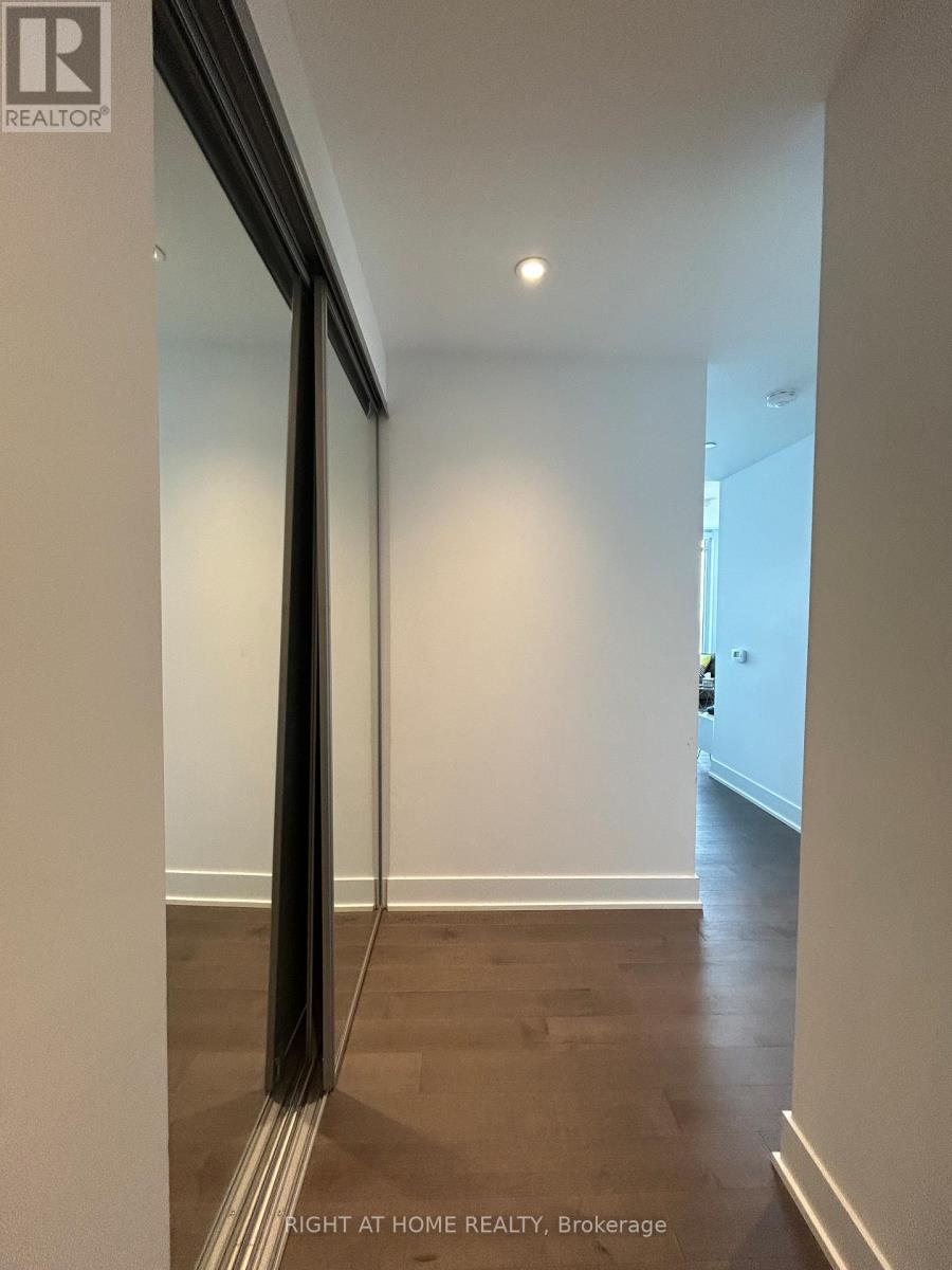 4009 - 1926 Lake Shore Boulevard W, Toronto, Ontario  M6S 0B1 - Photo 2 - W12821804